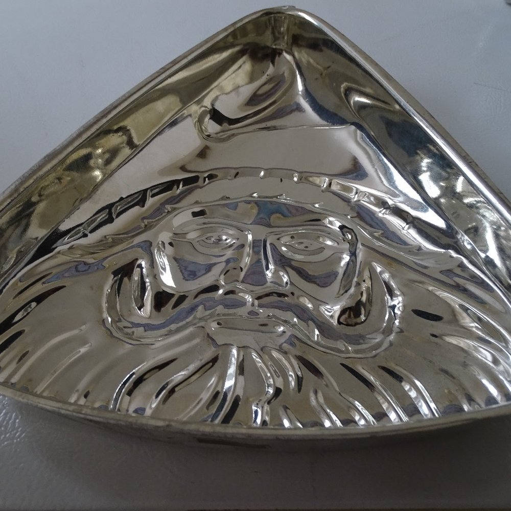 Christmas Santa Claus Triangle Baking Tin Metal Cake Pan (Portugal)